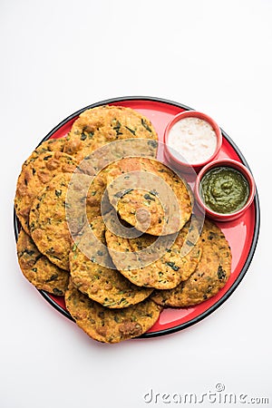 Palak Poori or spinach puri served with chutney, Indian food Stock Photo